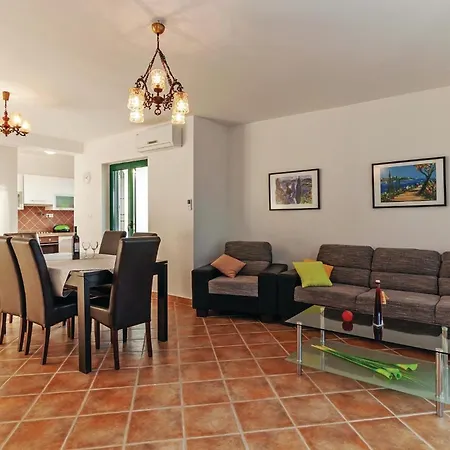 Three-bedroom In Apartamento Privlaka (Zadar)