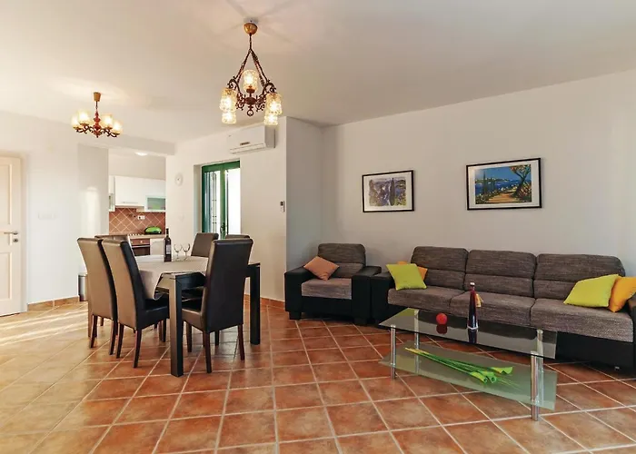 Three-bedroom In Apartment Privlaka (Zadar)