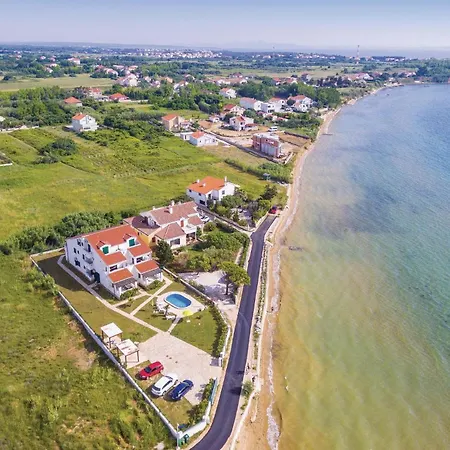 Apartman Cozy In With Swimming Pool Privlaka