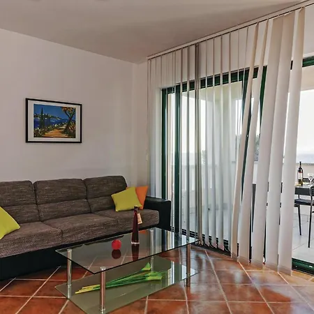 Three-bedroom In Lejlighed