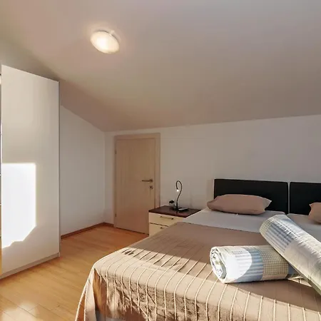 Przytulne Mieszkanie W Privlace Z Basenem Apartament