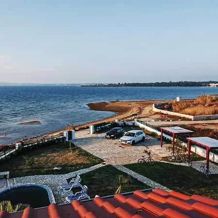 Gorgeous In Privlaka With Wifi